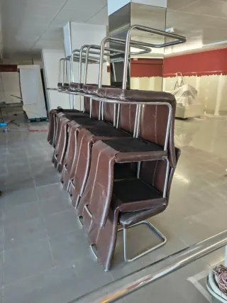 Sillas de comedor de cuero y metal