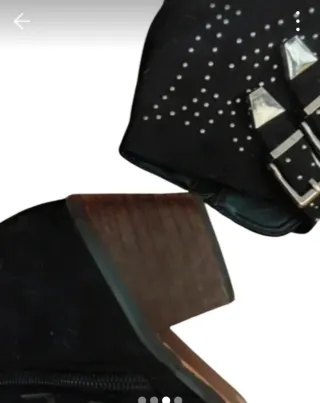 Botines negros tachuelas y triple hebilla