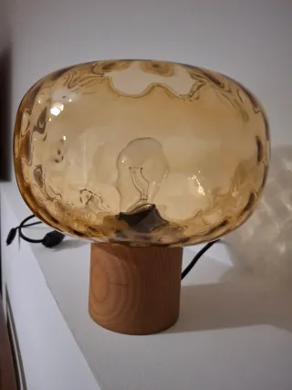 Lámpara de mesa Zara Home cristal y madera