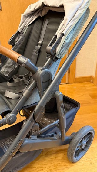 UPPAbaby Cruz V2 Verde + Capazo + Plásticos lluvia