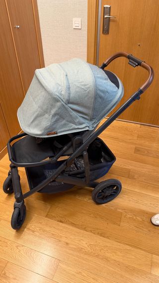 UPPAbaby Cruz V2 Verde + Capazo + Plásticos lluvia