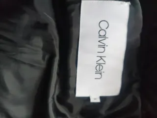 Plumífero Calvin Klein Negro con Capucha