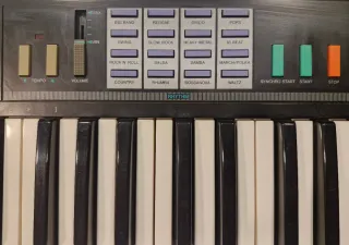Órgano Yamaha Portatone