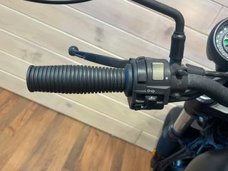 HYOSUNG Aquila GV 125 S Negra