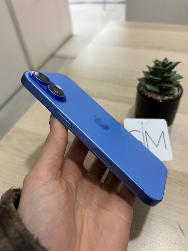 iPhone 16 256GB Azul como novo