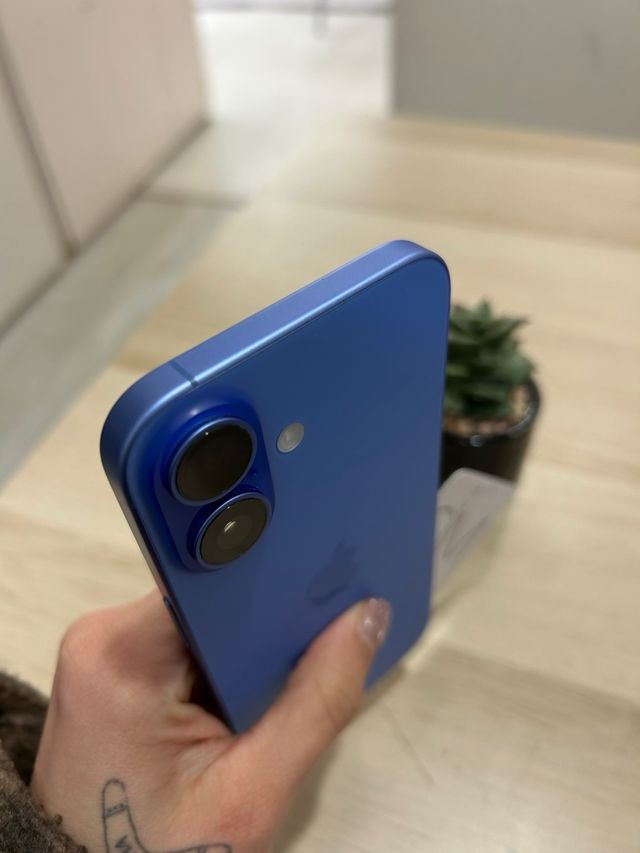 iPhone 16 256GB Azul como novo