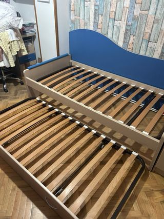 Estructura de cama con cama debajo