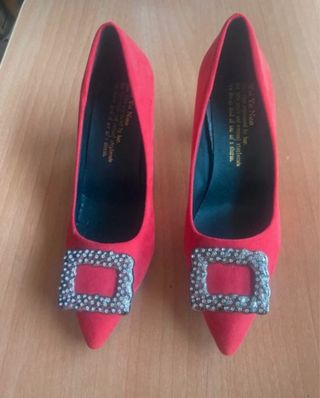 Zapatos con adornos de strass sin estrenar