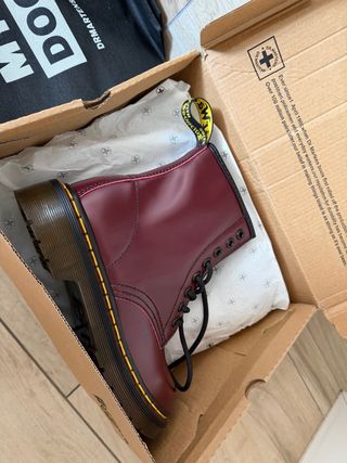 Dr. Martens rosse