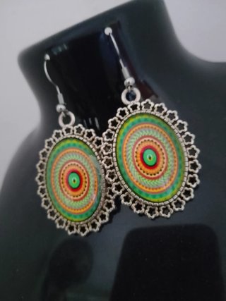 Orecchini pendenti ovali con disegnoppp