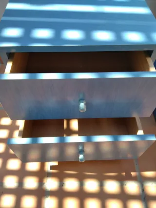Cómoda y mesita de noche azul