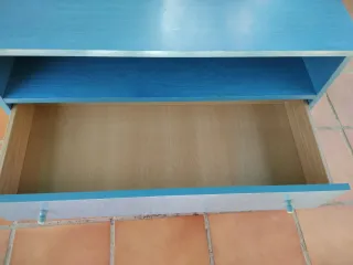 Cómoda y mesita de noche azul