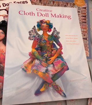 Libros patchwork y muñecas de trapo en inglés