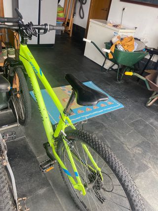 Bicicleta Rockrider Verde Y bici negra