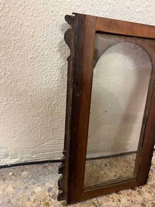 Puerta de madera con cristal