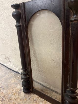 Puerta de madera con cristal