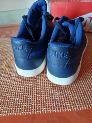 Zapatillas Nike Azul Marino y Blanco