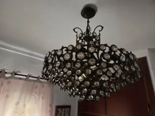 Lámpara de techo vintage con lagrimas de cristal.