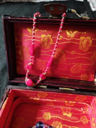 Collar antiguo cristal facetado rojo y transparent