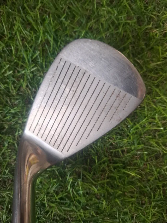 Wilson Deep Red Pitching Wedge