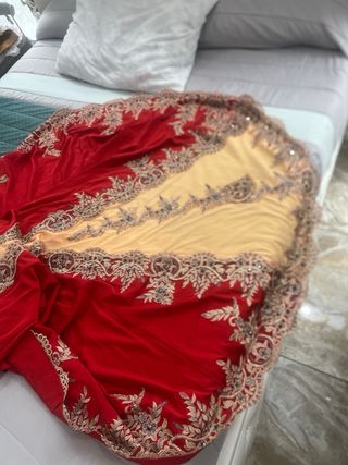 Vestido de fiesta rojo y beige