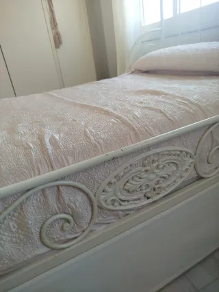 Cama antigua forja blanca