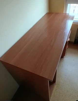 Escritorio de madera. Urge venta!!