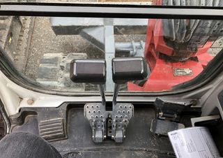 Excavadora de cadenas Takeuch TakeJob TB250 con 3
