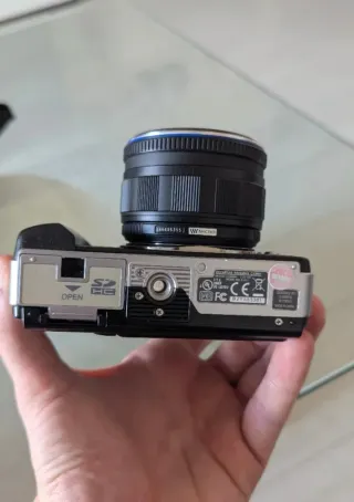 Cámara Olympus E-PL1 Zoom Lens Kit + Flash FL-14