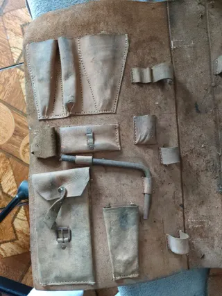 Mochila antigua de cuero para trabajador