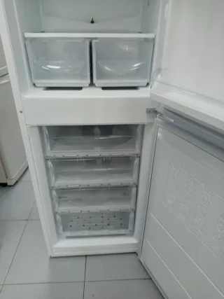 Nevera Indesit 1.80m x 54cm