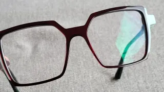 Gafas Etnia Barcelona Montura Roja y Verde.