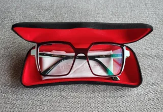 Gafas Etnia Barcelona Montura Roja y Verde.