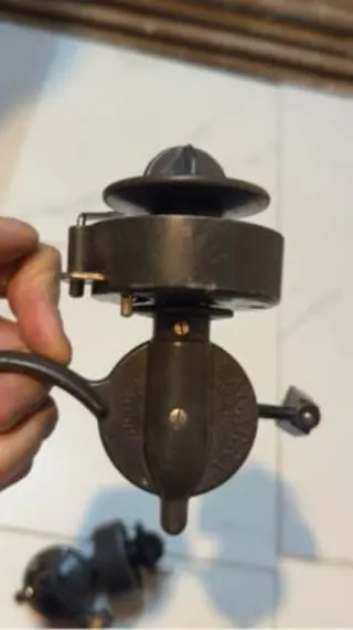 Carrete de pesca antiguo