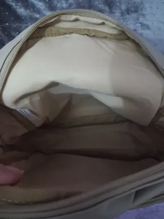 Mochila beige con detalles en piel