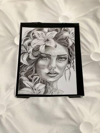 Stampa disegno donna con gigli