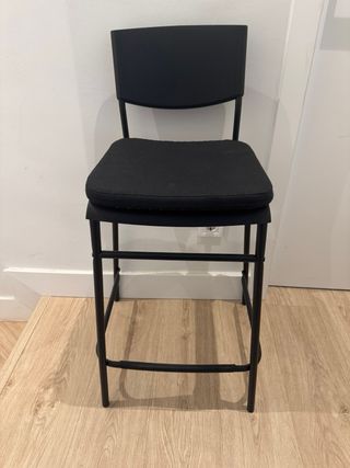 Taburete alto negro