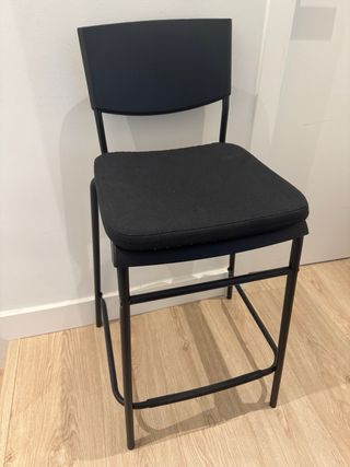 Taburete alto negro