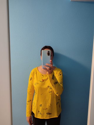 Camiseta amarilla manga larga