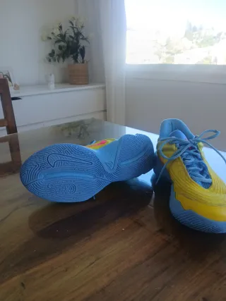 Zapatillas Baloncesto Nike Amarillas y Azules