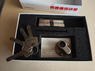 Cerradura Dormakaba con 3 llaves