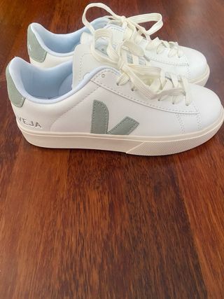 Zapatillas Tipo Veja Blancas y Verdes Talla 39
