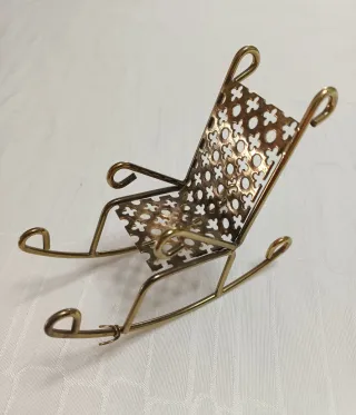 Sedia a dondolo in ottone dorato