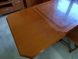 Mesa extensible y 4 sillas comedor