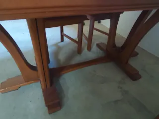 Mesa extensible y 4 sillas comedor