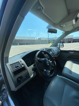 Volkswagen Caravelle 2011