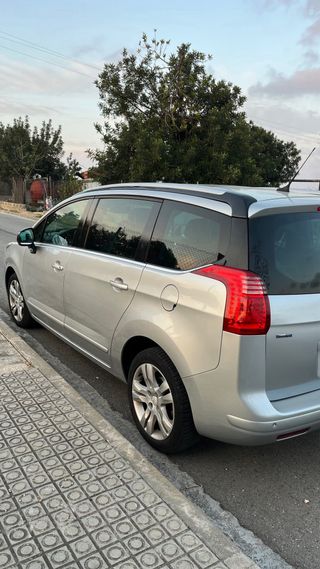 Peugeot 5008 2014