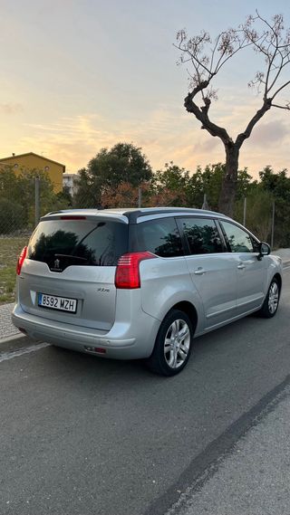 Peugeot 5008 2014