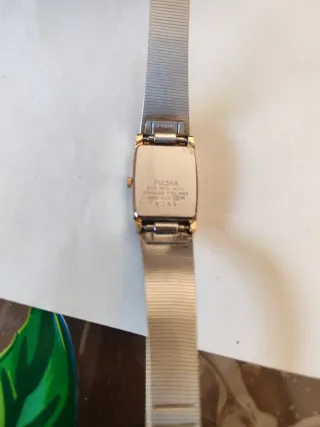 Reloj Pulsar Dorado Rectangular