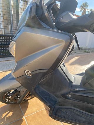 Yamaha Xmax 400 gris